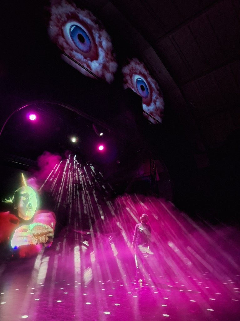 CLUE Lokatanssit, Pikkuteatteri, Lahti, 2024
Kuva: Sami Leutola 
valot ja tekniikka: Joni Kallio